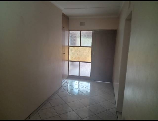4 BEDROOM FREEHOLD TO LET IN TARLTON